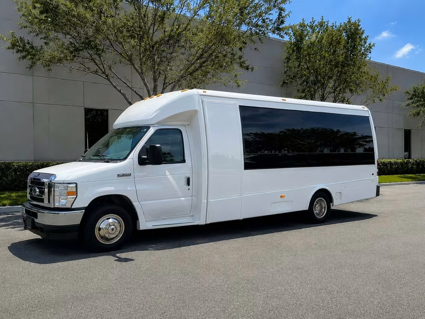 bella vista 15 passenger minibus rental